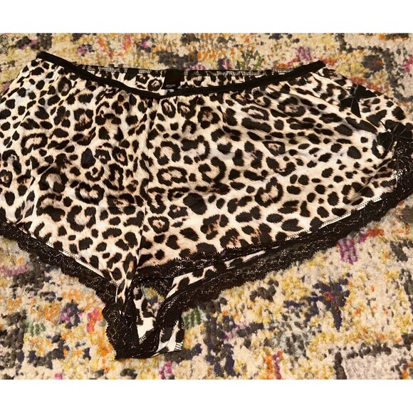 Victoria’s Secret leopard shorts - Picture 1 of 4